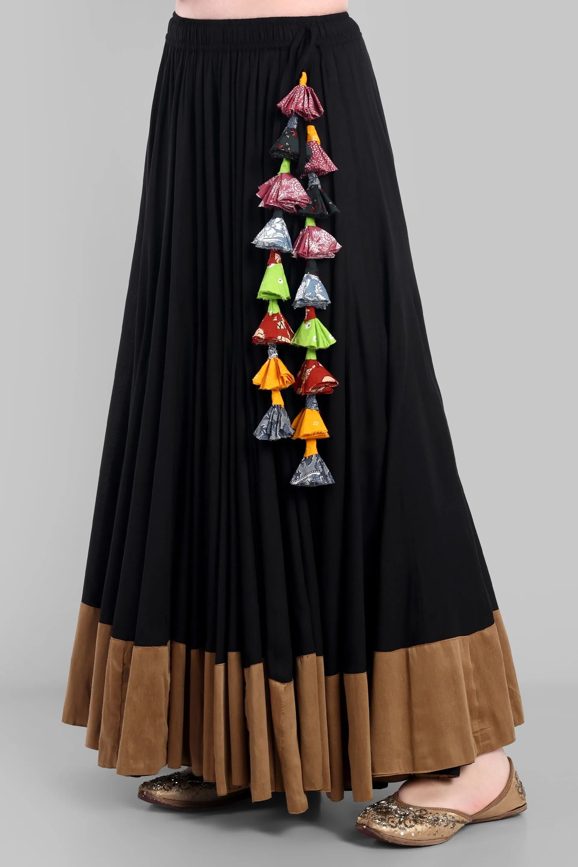 100 Kalis Black Skirt with Old gold Border